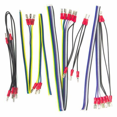 由彩色线组成的 2.8 毫米/0.11 英寸压接母铲形连接器织机